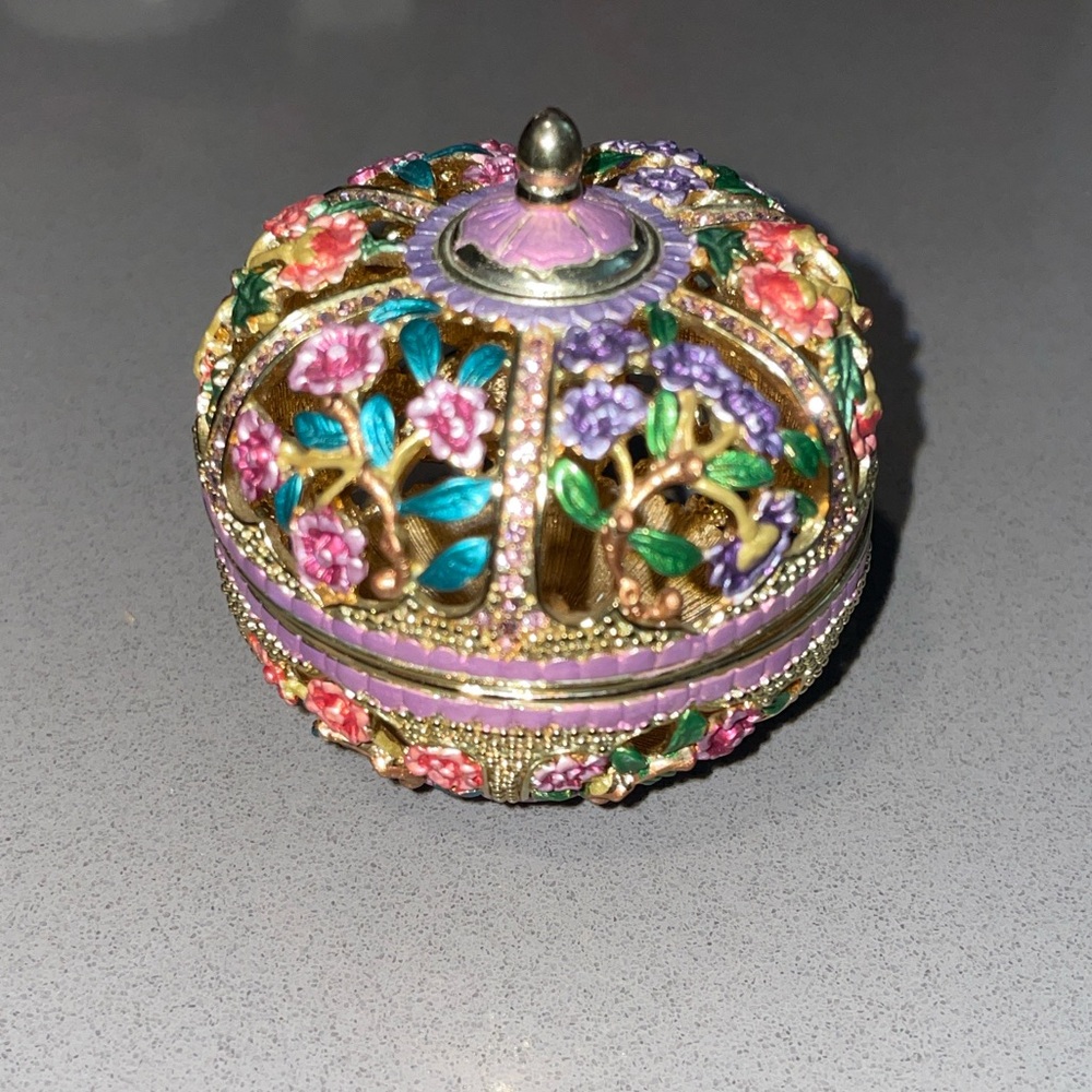 Trinket Decorative Box Gift Metal Hand Painted Magnetic Lid on Hinge